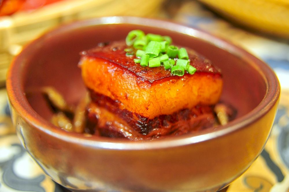 Pork belly is braised until tender and covered with a characteristic red color (Source: Pixabay)